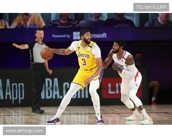 湖人险胜快船双星狂飙六十七分